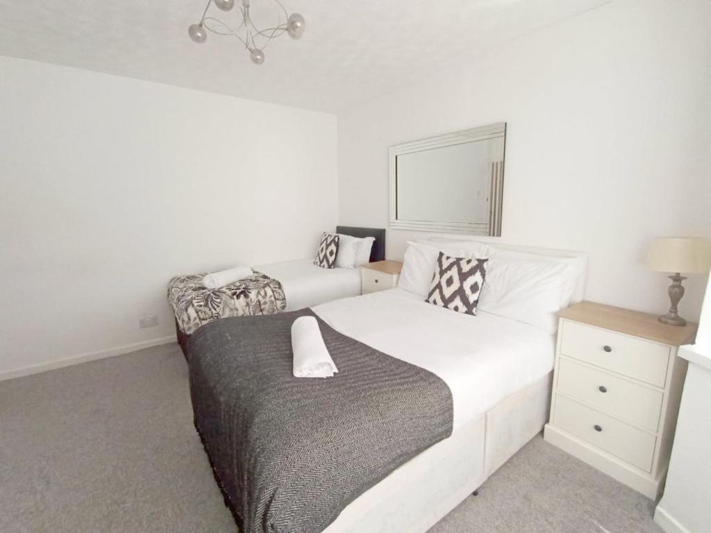 Cozy 4 Bedroom House In Smethwick With 4 Bathrooms Perfect For Contractors And Families Birmingham Exteriér fotografie
