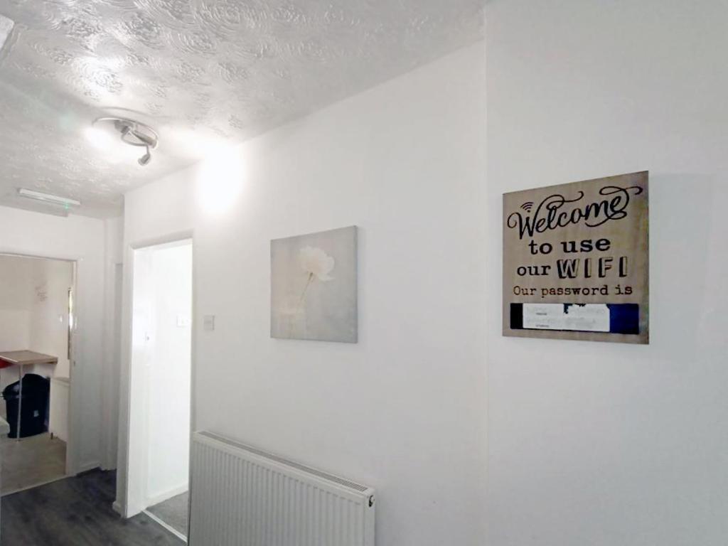 Cozy 4 Bedroom House In Smethwick With 4 Bathrooms Perfect For Contractors And Families Birmingham Exteriér fotografie