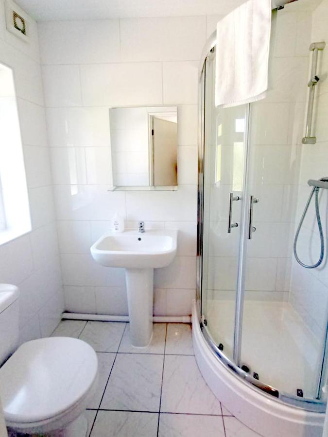 Cozy 4 Bedroom House In Smethwick With 4 Bathrooms Perfect For Contractors And Families Birmingham Exteriér fotografie